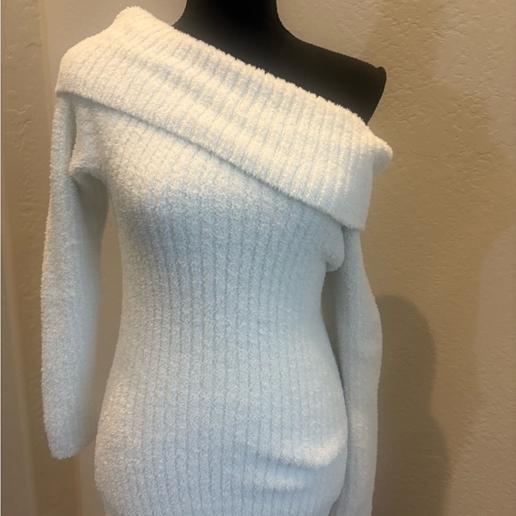 Wild Fable Off-Shoulder Cream Sweater - Picture 2 of 6